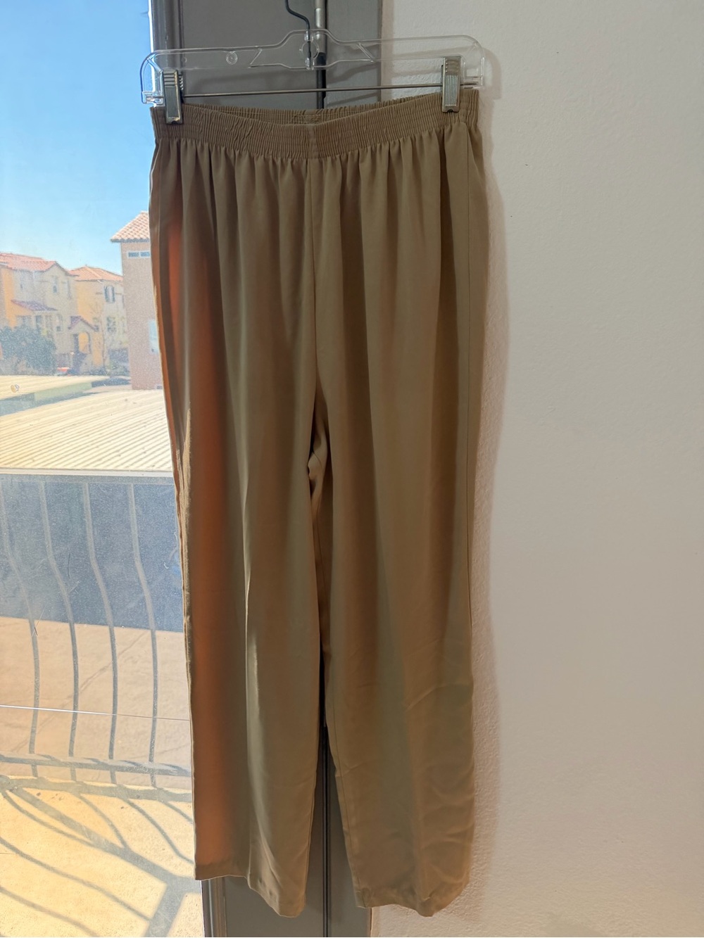 Briggs New York Petite Beige Pull-On Straight Leg Pants Size M